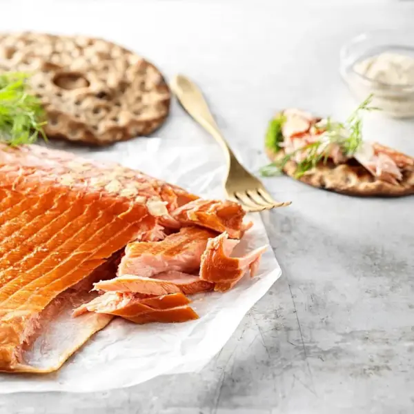 Varmrökt regnbågslax 1kg